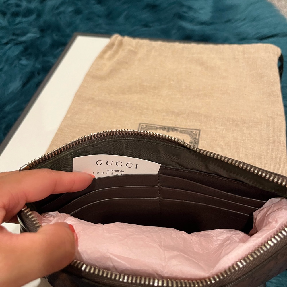 Gucci Leather wristlet/ wallet 🔥🔥🔥🔥 - Picture 7 of 17